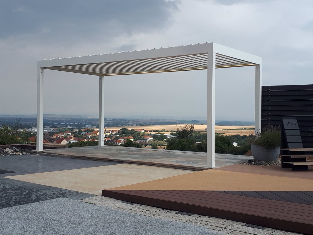 Bílá bioklimatická pergola ARTOSI